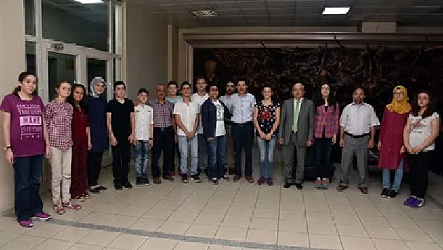 Bilgi Evleri’nde başarılı yıl – Kocatepe Gazetesi