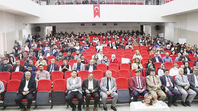 Bilginin sorumluluğu konulu konferans düzenlendi