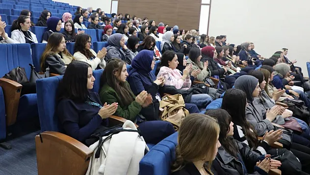 Bilim Dünyası AFSÜ'de Buluştu: Kandan COVID-19'a Geleceğin Tıp Teknolojileri Konuşuldu