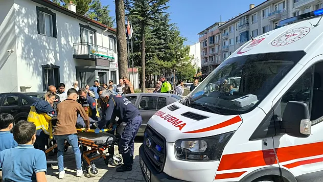 Bir Anda Kontrolden Çıktı: Yol Ortasına Devrildi!