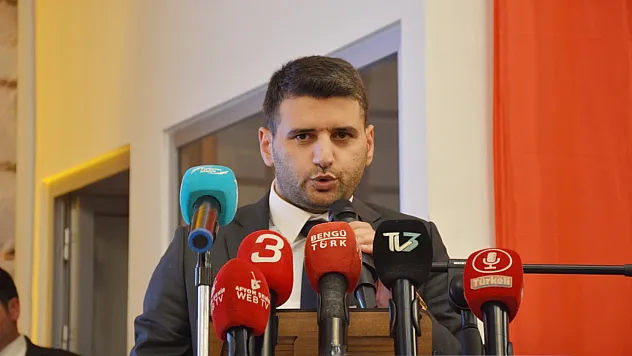 'Bir Ve Birlikte Hilal'e Doğru Milli Dirilişin İfadesidir'