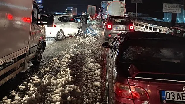 Birçok köy yolu kar yağışı nedeniyle ulaşma kapandı