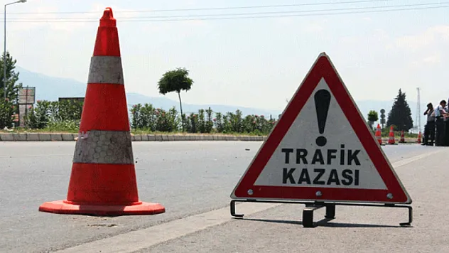 Bisiklet ve Otomobil Çarpıştı, Genç Sürücü Hastanede