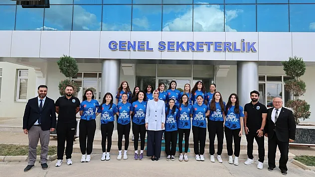 Bizim Gızlar, Devlet Ana'yı Ziyaret Etti