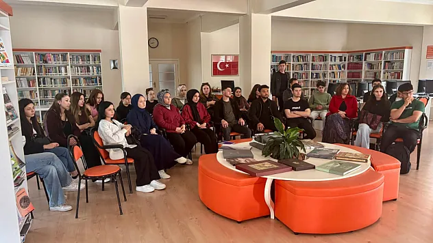 Bolvadin MYO Öğrencileri Mezunlardan Kariyer Yolculuklarını Dinledi