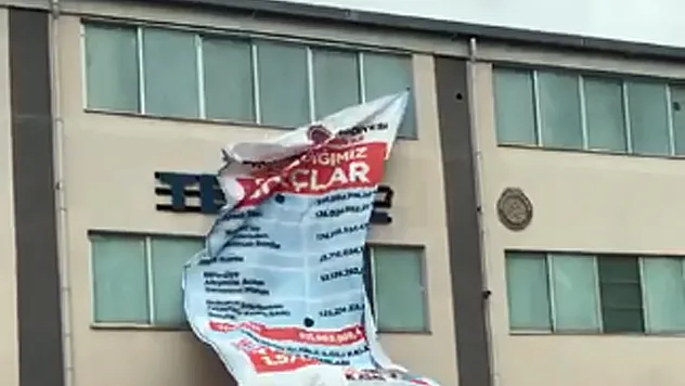 Borç Pankartı Tehlike Saçtı