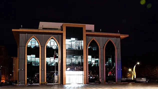 Bu Kütüphane Gece 1'e Kadar Açık
