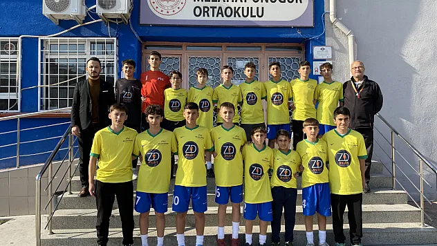 Bu Okul Futbol Branşında Üst Üste 10 Yıldır Şampiyon