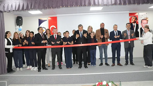 Bu Okulun Konferans Salonu Örnek Olacak