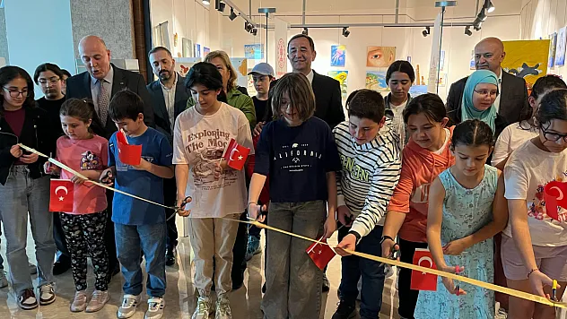 Bu Sergi Çocukların Yönetiminde! Afyon'da Renkli 23 Nisan Kutlaması