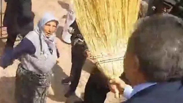 'Bu süpürge ile pislikleri süpürün'