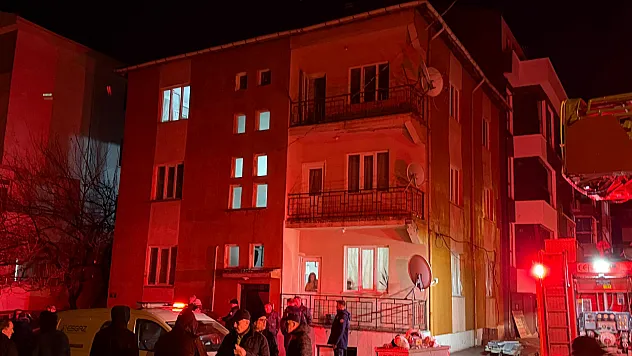 Bunalıma Giren Genç Evi Yakmaya Çalıştı