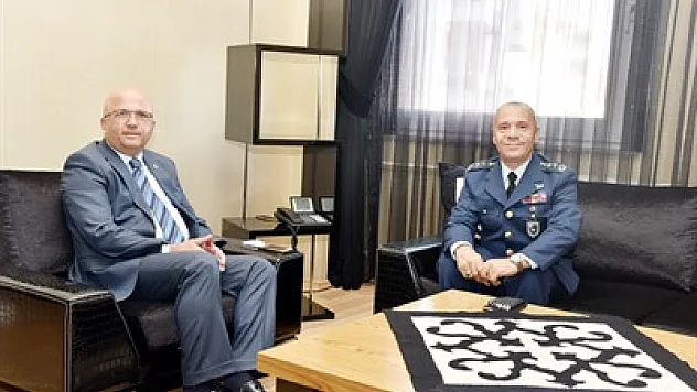 Büyüköztürk’ten nezaket ziyareti – Kocatepe Gazetesi