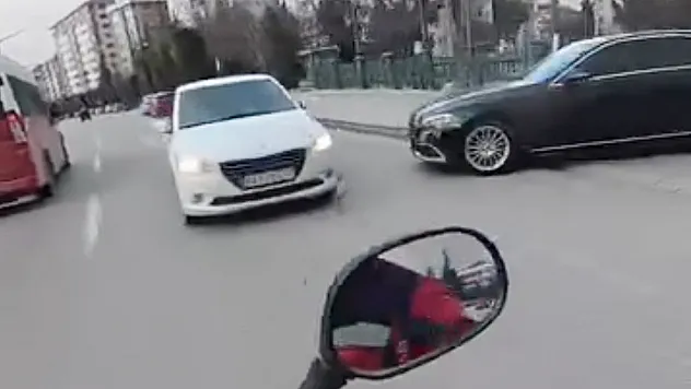 Caddede Ters Yöne Giren Otomobil Trafiği Tehlikeye Attı