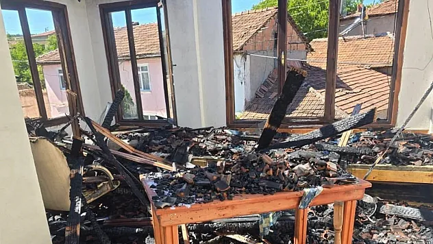 Çavdarhisar'da Evin Terasına Gözleme Yapmak İçin Yakılan Ateş Yangına Sebep Oldu