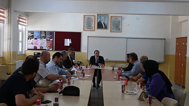 Çay'da 'Hayat Boyu Öğrenme Komisyonu Toplantısı' Yapıldı