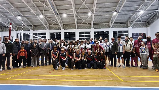 Çay'da Kurumlar Arası Voleybol Turnuvası Tamamlandı