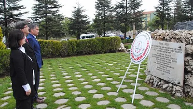 Çelenkler Atatürk Anıtı’na – Kocatepe Gazetesi