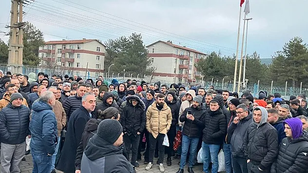 Çelikler Holding’e Ait Termik Santrallerinde Çalışan Yüzlerce İşçi Eylem Yaptı