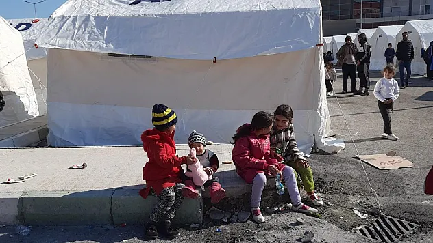 Cenazemizi defnederken yanımızda Afyon’dan yardımseverler vardı
