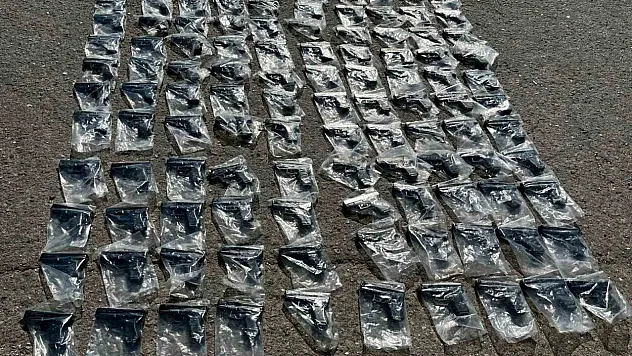 Cephanelik Gibi Otobüs! 120 Tabanca Ele Geçirildi