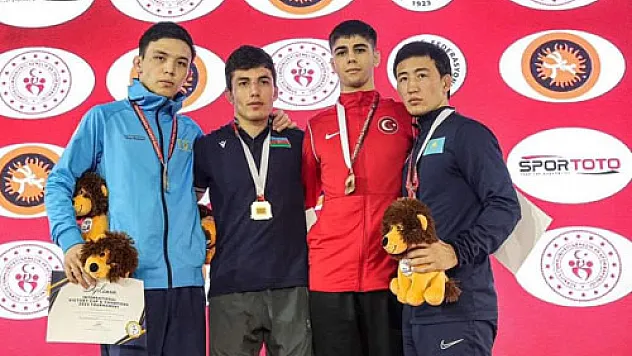 Çetin ve Aydınlı Avrupa'da Türkiye'yi temsil edecek