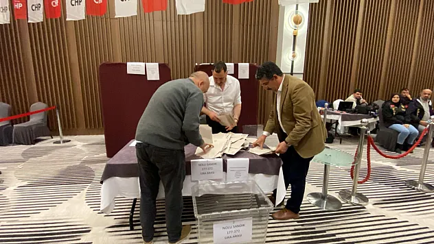 CHP Afyon'da Nefesler Tutuldu: Seçim Sandığı Açıldı