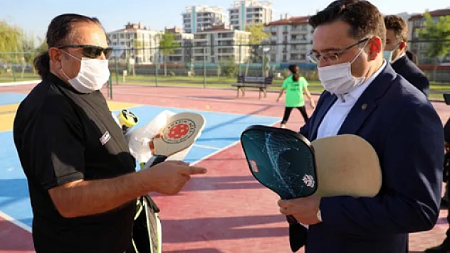 Çiçek Pickleball kortlarını inceledi