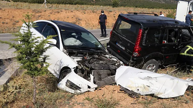 Cip ile otomobil  çarpıştı: 1 ölü, 2 yaralı