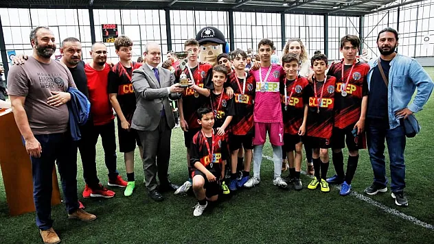 Çocukları teknoloji bağımlılığından korumak için futbol turnuvası düzenlendi
