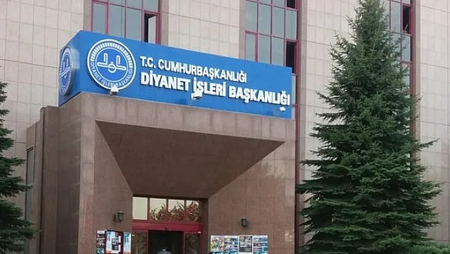 Cuma hutbesi 'işaret diline' çevrildi
