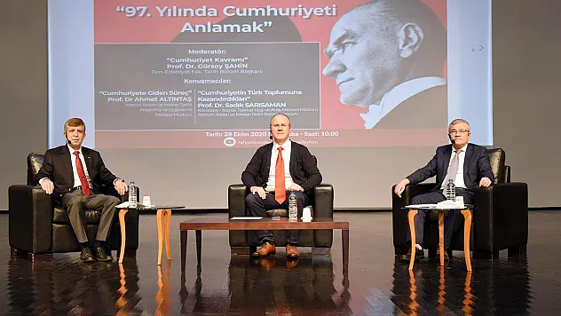 Cumhuriyet, çevrim içi anlatıldı