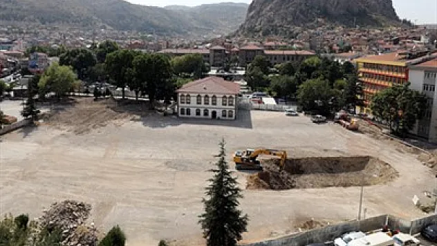 Cumhuriyet Kent Meydanı çalışmaları başladı