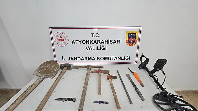 Defineci Çetesi Suçüstü Yakalandı