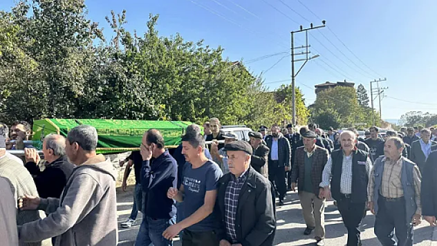 Demans hastalığına yenik düşen Kıbrıs Gazisi toprağa verildi