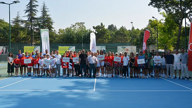 Demirci, ANALİG Tenis Turnuvasına Ev Sahipliği Yapıyor