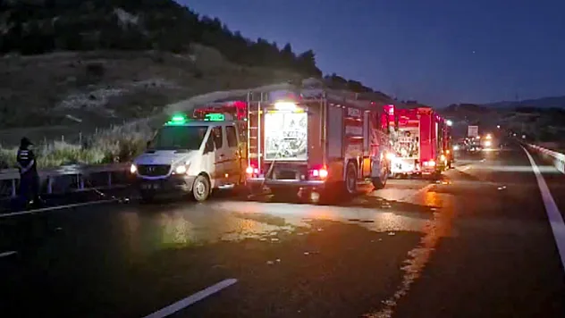 Denizli'de Bariyerlere Çarpan Yolcu Otobüsü Alev Aldı: 8 Ölü