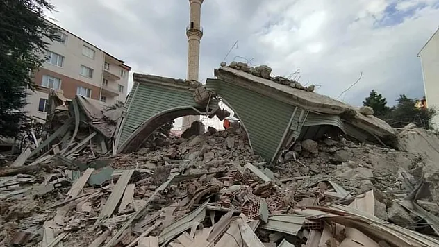 Depreme Dayanıksız Camii Yıkıldı, Hayırseverlerin Desteği Bekleniyor