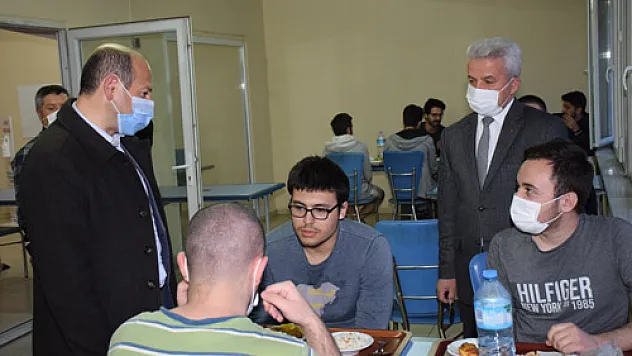 Dereci ilk iftarı gençlerle yaptı