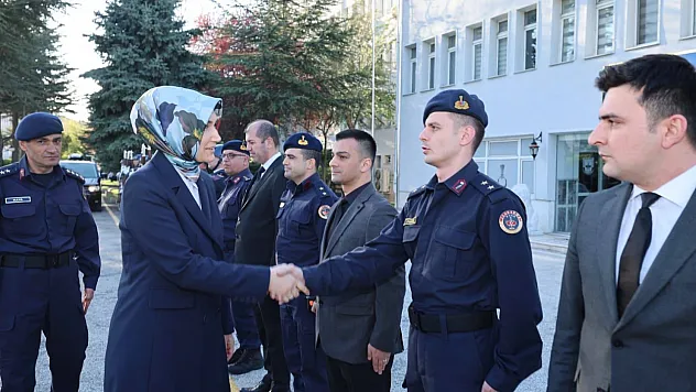 Devlet Ana, Kahraman Jandarmayı Ziyaret Etti