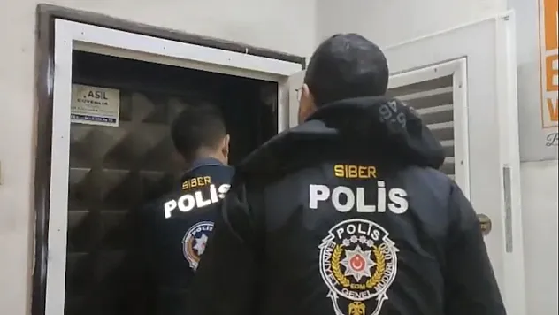 Devlet Büyüklerini Kullanarak Sahte Reklam Yaptılar, Yakalandılar