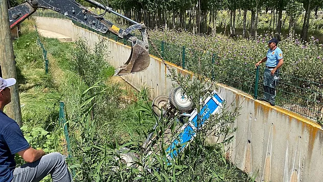 Devrilen patpatta dede torun ağır yaralandı