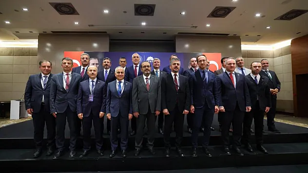 'Dijital Dönüşüme En Hızlı Gençler Uyum Sağlıyor'