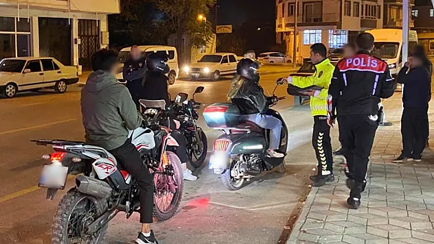 Dinar'da Merkez Destekli Huzur Uygulamasında 226 Şahıs Sorgulandı