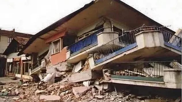 Dinar Depremi'nin 31. Yılında Çarpıcı Uyarı: Fayın 42 Kilometresi Hâlâ Kırılmadı!