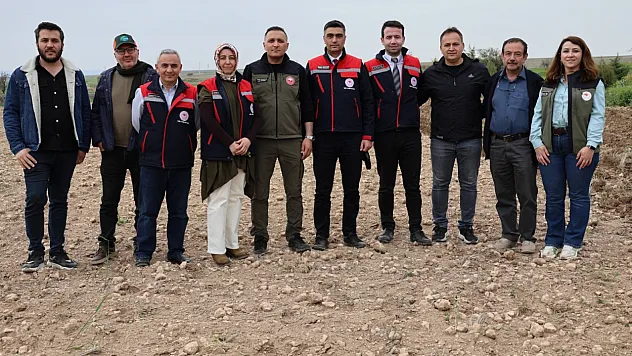 Dinar'ın Gençali Köyü'nde Tarla Günü Düzenlendi