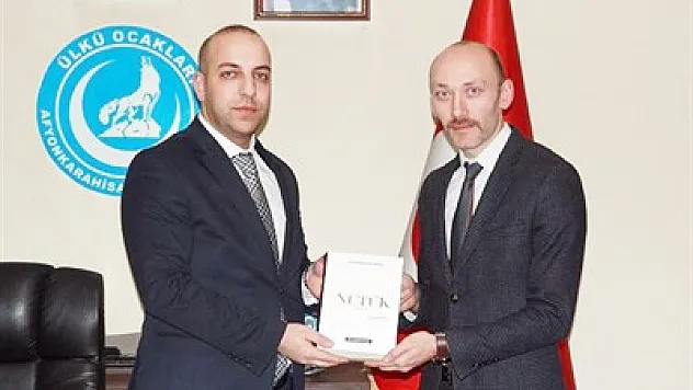 Dinçer'den 'Nutuk' hediyesi