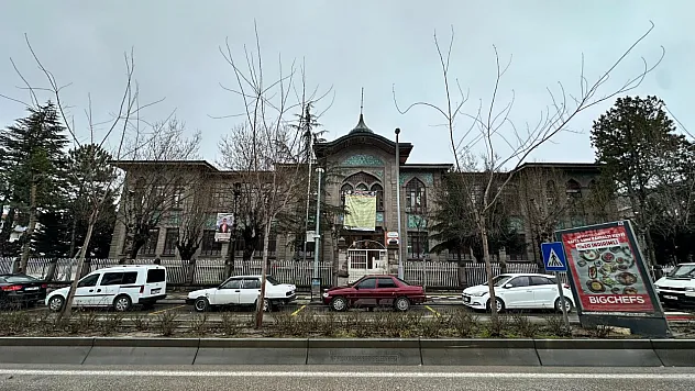 Diyarbakırlı Siyasetçiden Afyon Lisesi Övgüsü