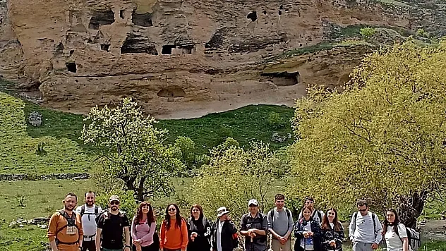 Doğa yürüyüşçüleri Zahran Vadisi'nde eşsiz manzaraları fotoğrafladı