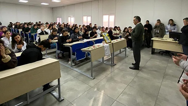 Doktor Önlüğünü Giyemeden Vefat Eden Öğrenci Okulunda Yad Edildi